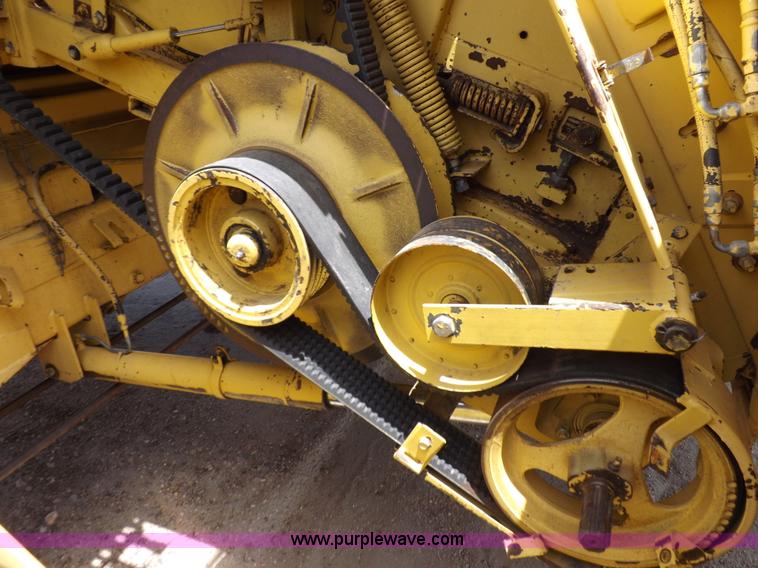 image for item J7000 1998 New Holland TR98 combine