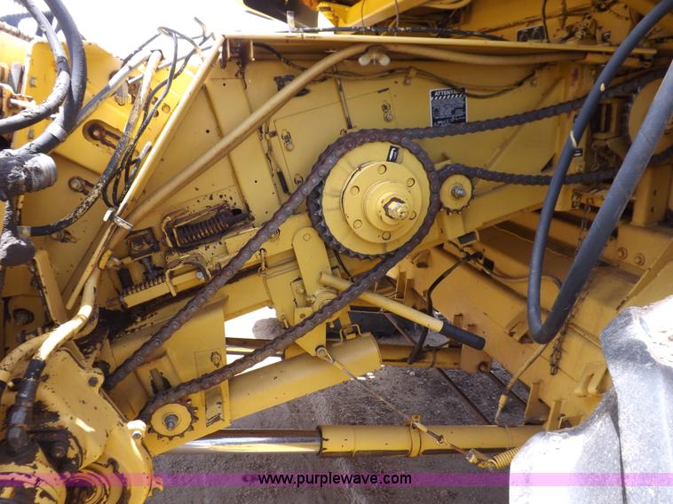 image for item J7000 1998 New Holland TR98 combine