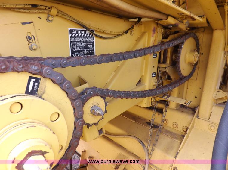 image for item J7000 1998 New Holland TR98 combine