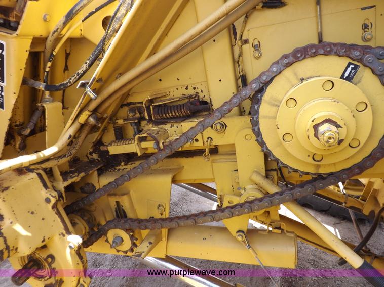 image for item J7000 1998 New Holland TR98 combine