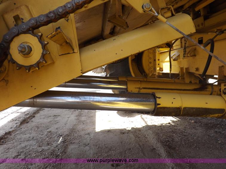 image for item J7000 1998 New Holland TR98 combine