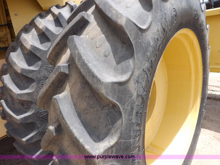 image for item J7000 1998 New Holland TR98 combine