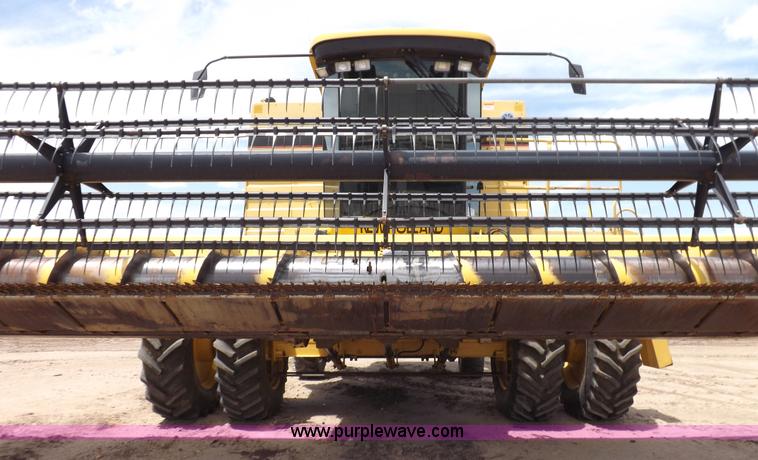 image for item J7000 1998 New Holland TR98 combine