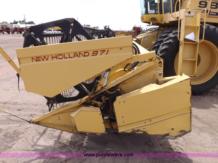 image for item J7000 1998 New Holland TR98 combine