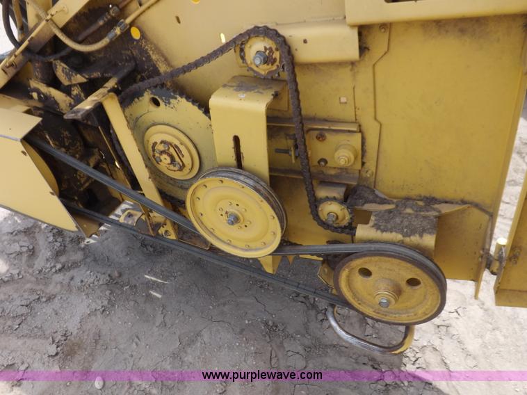 image for item J7000 1998 New Holland TR98 combine