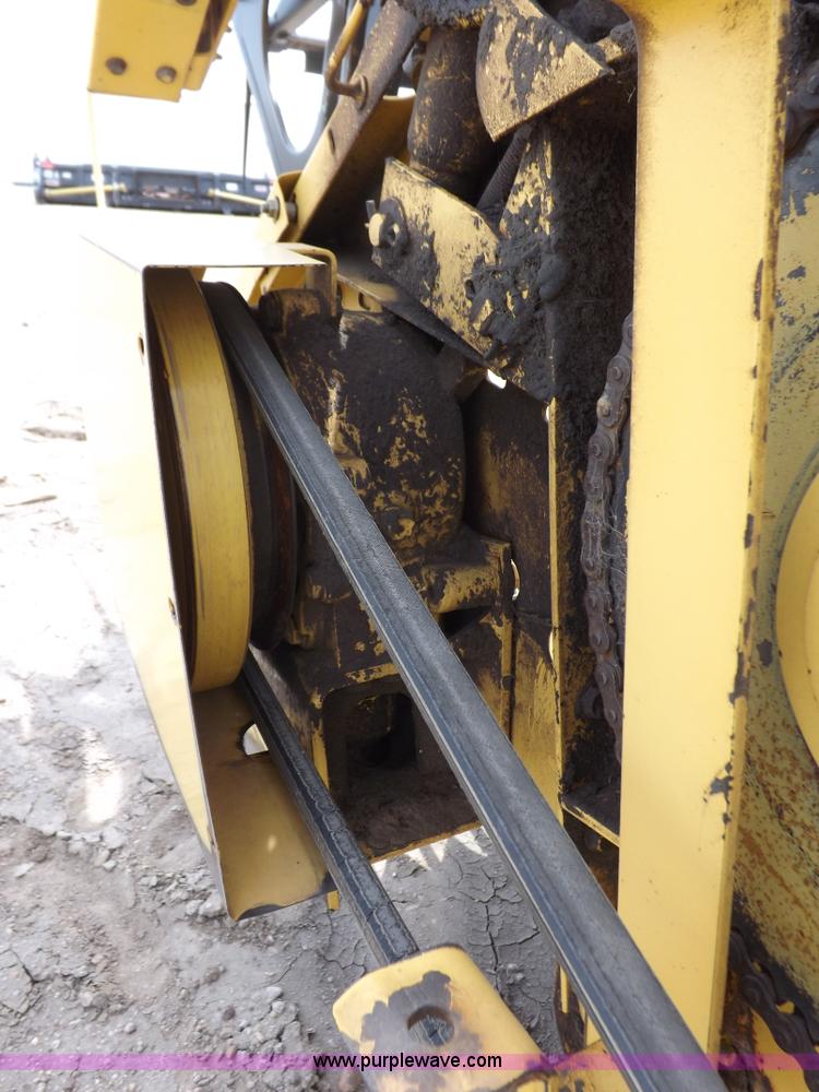 image for item J7000 1998 New Holland TR98 combine