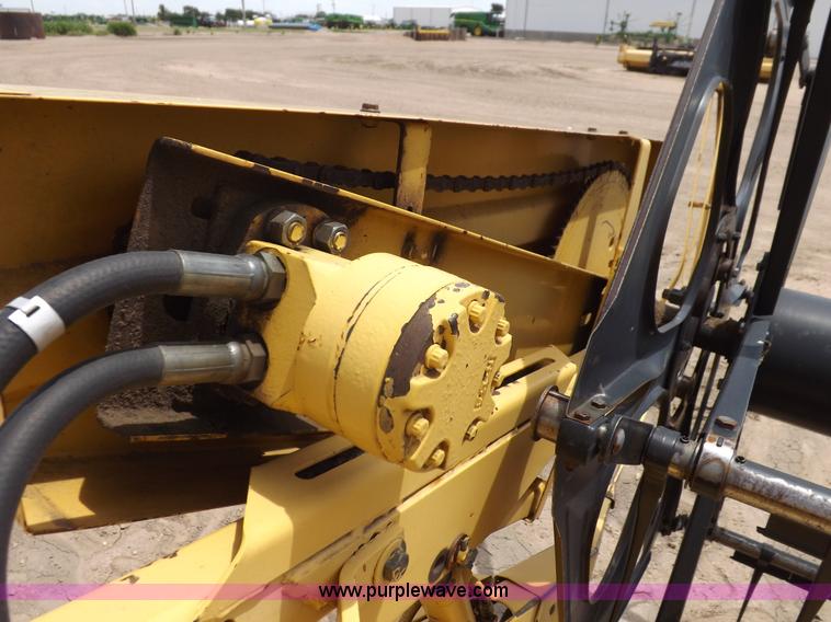 image for item J7000 1998 New Holland TR98 combine