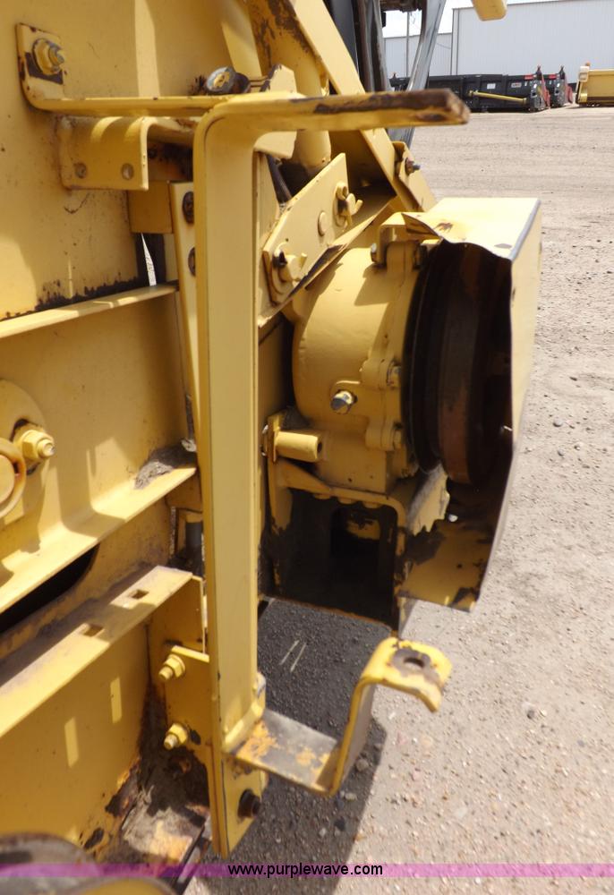 image for item J7000 1998 New Holland TR98 combine