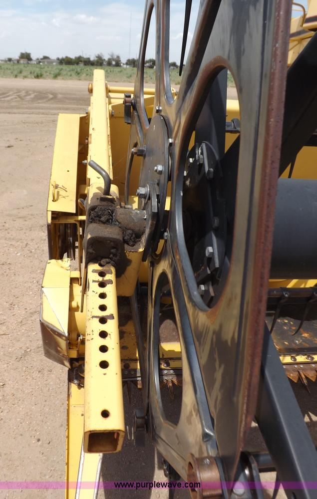 image for item J7000 1998 New Holland TR98 combine