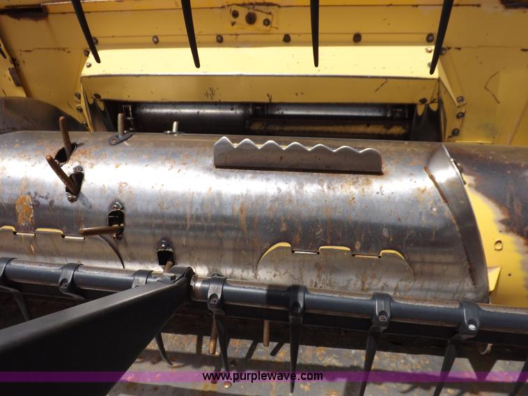 image for item J7000 1998 New Holland TR98 combine