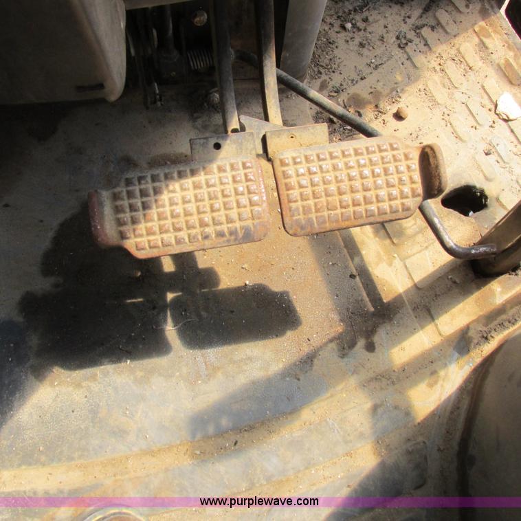 image for item K2159 1998 New Holland TS100 tractor