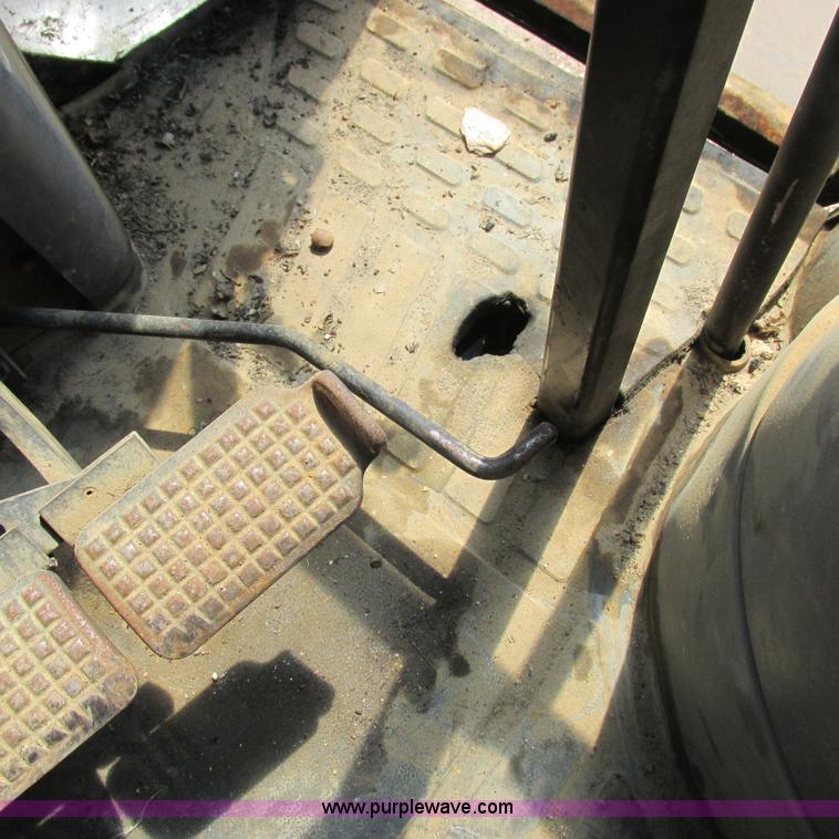 image for item K2159 1998 New Holland TS100 tractor