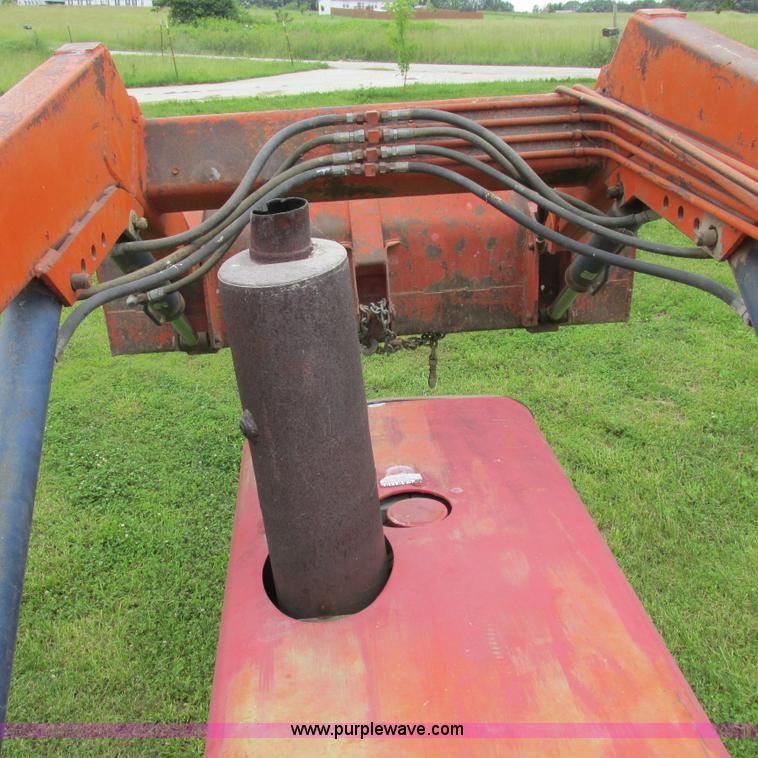 image for item K2169 1979 Massey-Ferguson 285 tractor