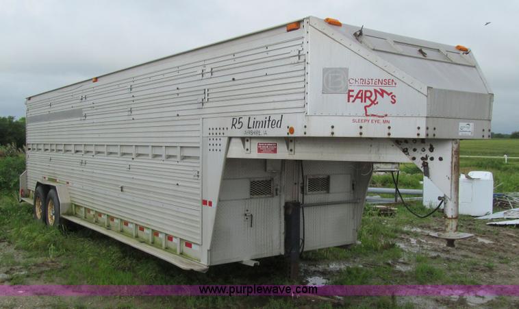 image for item K5714 1991 Barrett gooseneck livestock trailer