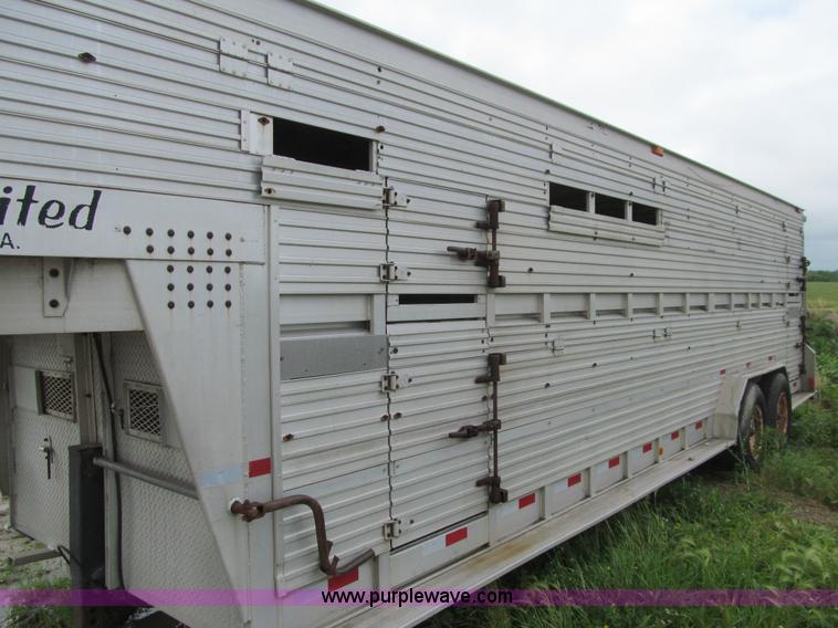image for item K5714 1991 Barrett gooseneck livestock trailer