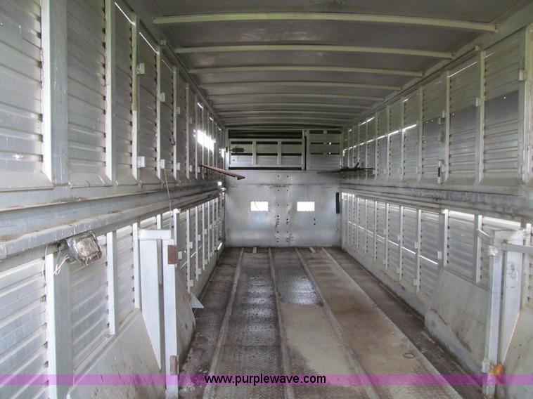 image for item K5714 1991 Barrett gooseneck livestock trailer