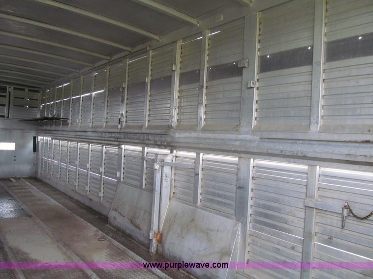 image for item K5714 1991 Barrett gooseneck livestock trailer