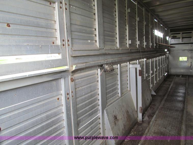 image for item K5714 1991 Barrett gooseneck livestock trailer