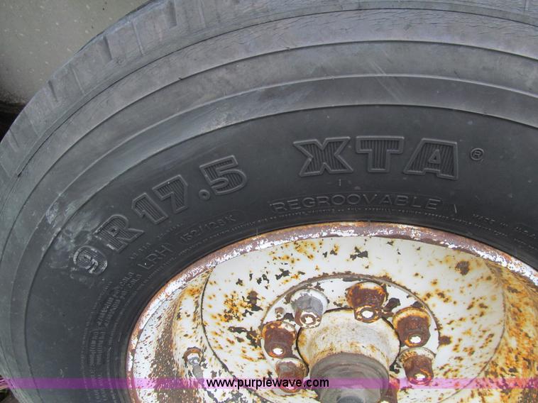 image for item K5714 1991 Barrett gooseneck livestock trailer