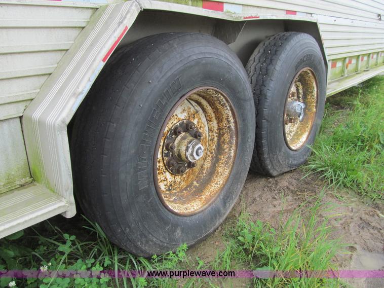 image for item K5714 1991 Barrett gooseneck livestock trailer