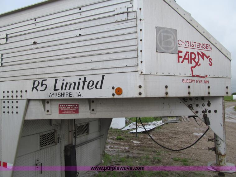 image for item K5714 1991 Barrett gooseneck livestock trailer