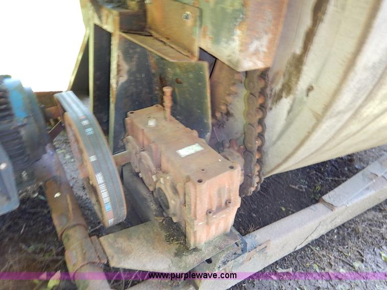 image for item K7486 Adams fertilizer blender with two conveyors