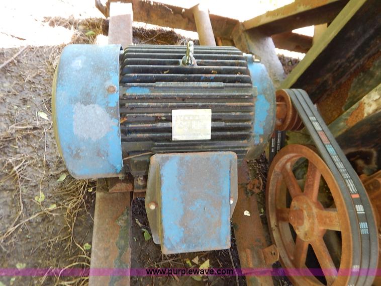 image for item K7486 Adams fertilizer blender with two conveyors