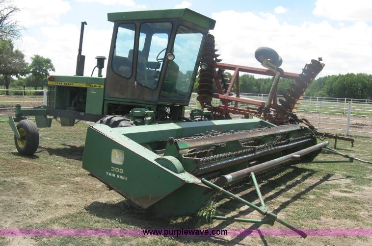 image for item K8662 1982 John Deere 2280 self-propelled windrower
