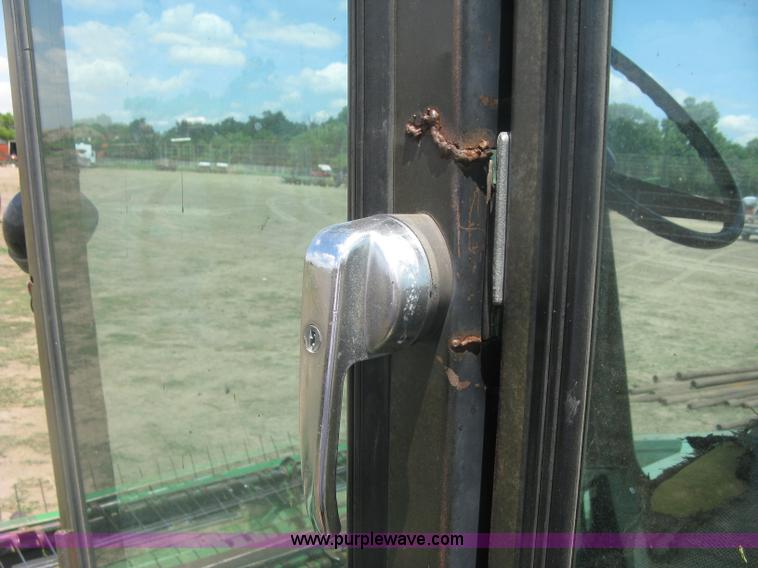 image for item K8662 1982 John Deere 2280 self-propelled windrower