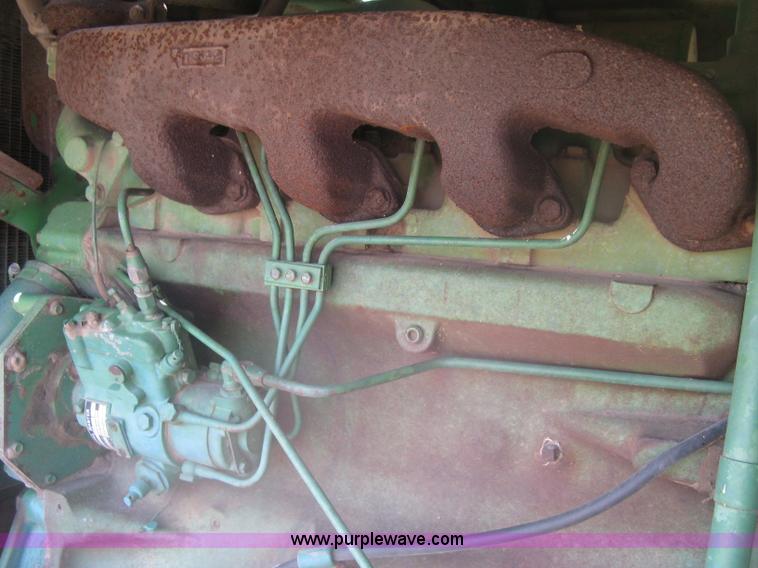 image for item K8662 1982 John Deere 2280 self-propelled windrower