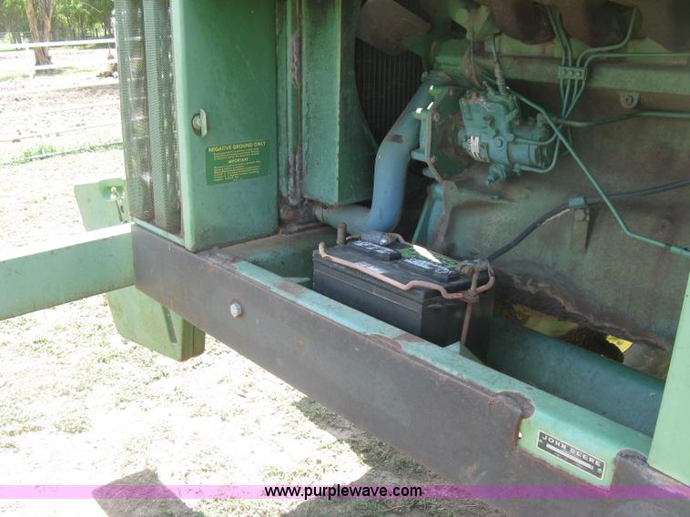 image for item K8662 1982 John Deere 2280 self-propelled windrower