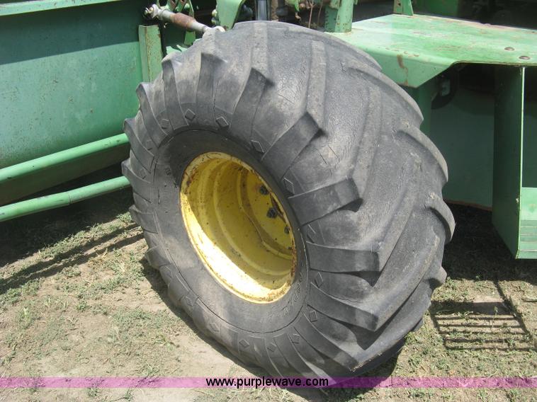 image for item K8662 1982 John Deere 2280 self-propelled windrower