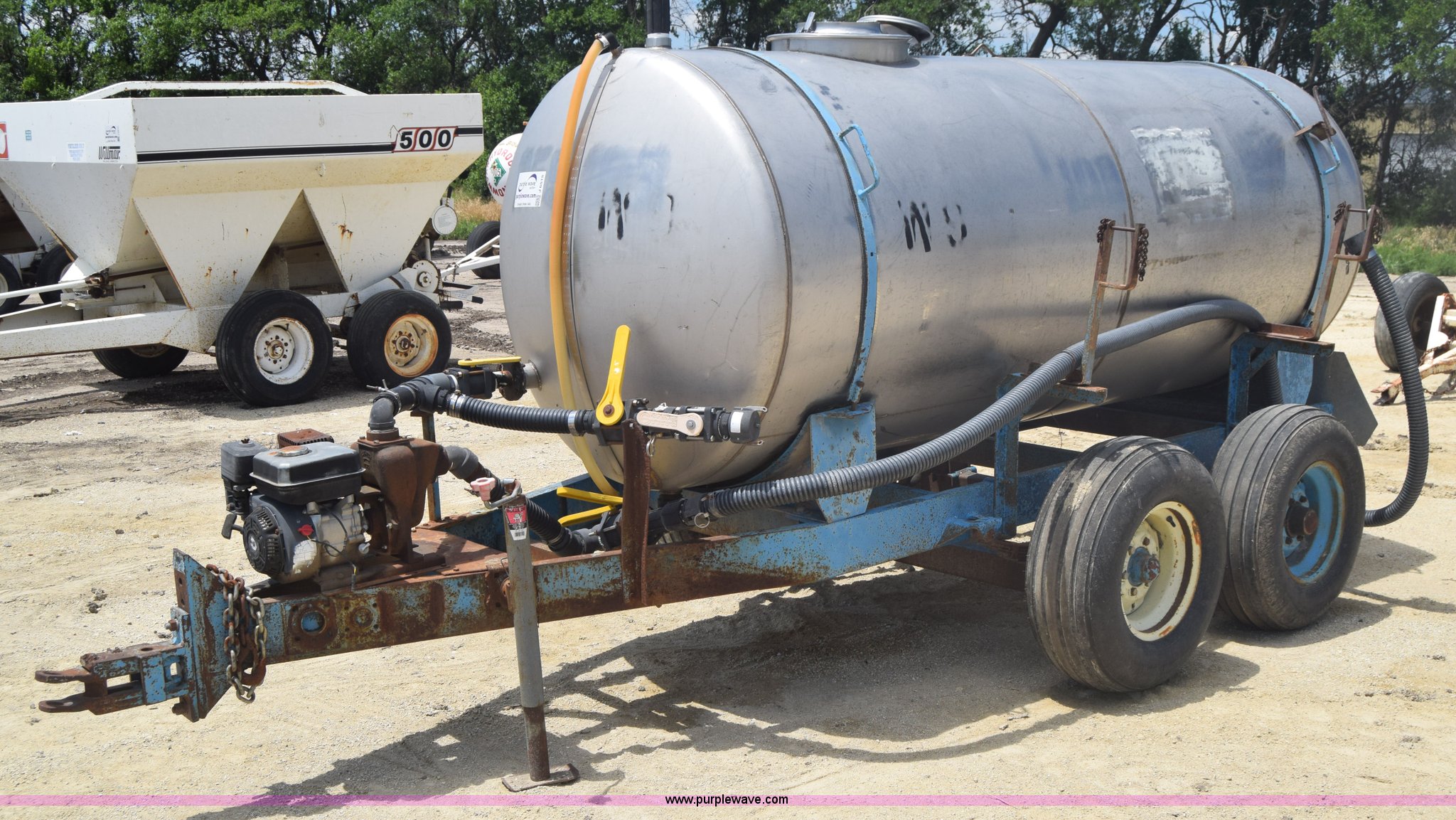 John Blue nurse tank trailer in Walton, KS Item J6515 sold Purple Wave