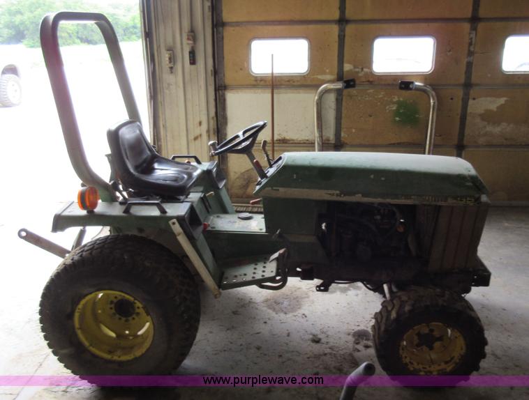 image for item AO9139 John Deere 855 MFWD tractor