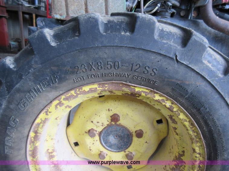 image for item AO9139 John Deere 855 MFWD tractor