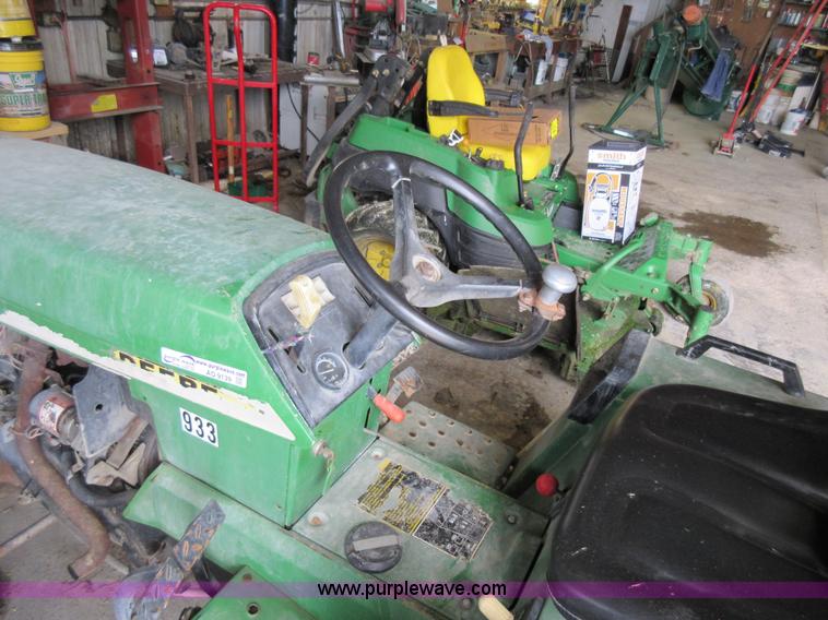 image for item AO9139 John Deere 855 MFWD tractor