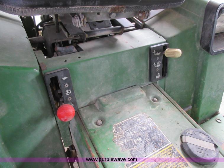 image for item AO9139 John Deere 855 MFWD tractor