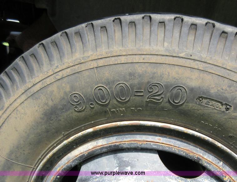 image for item AV9495 1992 Chevrolet Kodiak dump truck