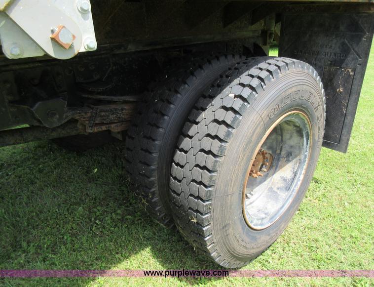 image for item AV9495 1992 Chevrolet Kodiak dump truck