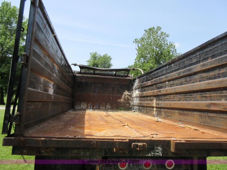 image for item AV9495 1992 Chevrolet Kodiak dump truck