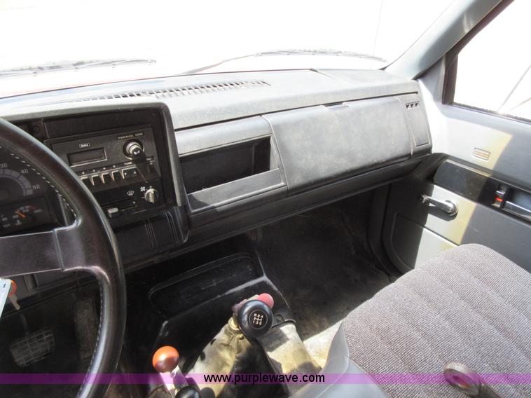 image for item AV9495 1992 Chevrolet Kodiak dump truck