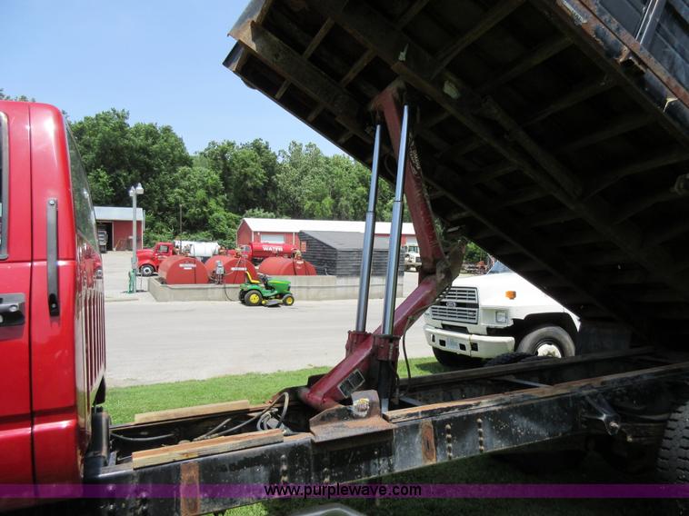 image for item AV9495 1992 Chevrolet Kodiak dump truck