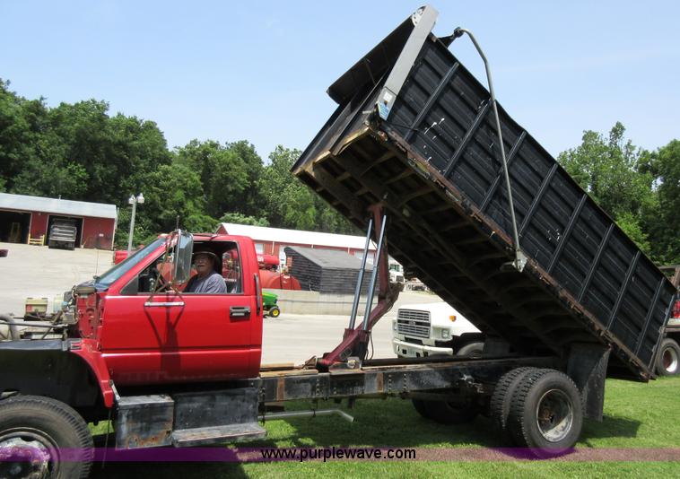 image for item AV9495 1992 Chevrolet Kodiak dump truck
