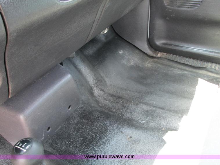 image for item B2971 1999 Dodge Ram 1500 pickup truck