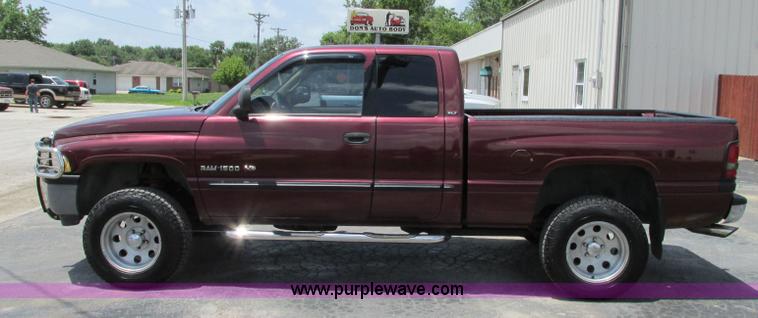 image for item B2972 2001 Dodge Ram 1500 Laramie SLT Quad Cab pickup truck