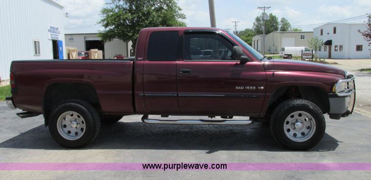 image for item B2972 2001 Dodge Ram 1500 Laramie SLT Quad Cab pickup truck