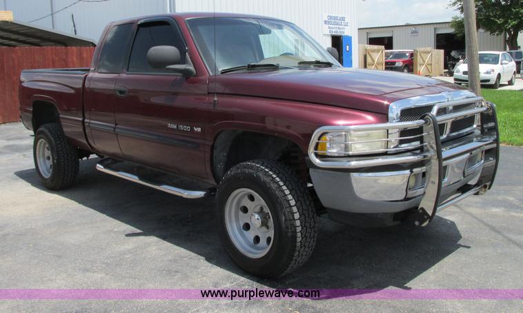 image for item B2972 2001 Dodge Ram 1500 Laramie SLT Quad Cab pickup truck