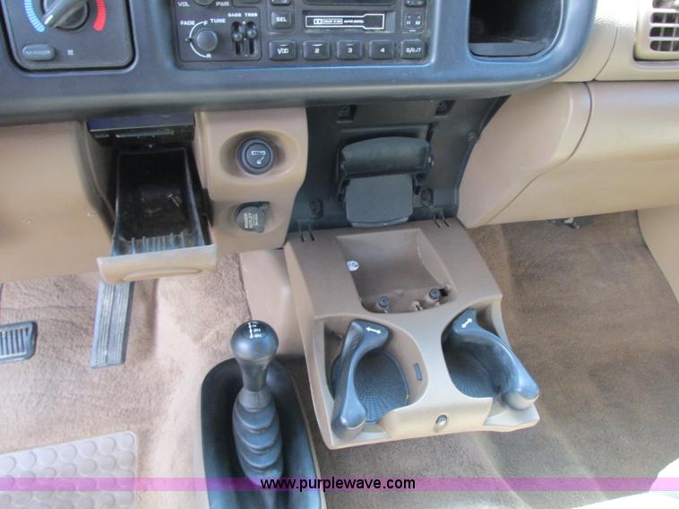 image for item B2972 2001 Dodge Ram 1500 Laramie SLT Quad Cab pickup truck