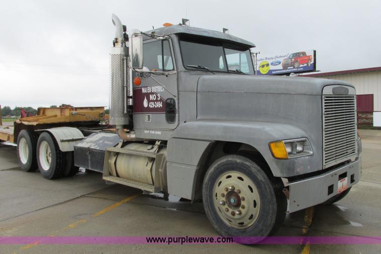 image for item B2986 1990 Freightliner FLD semi truck
