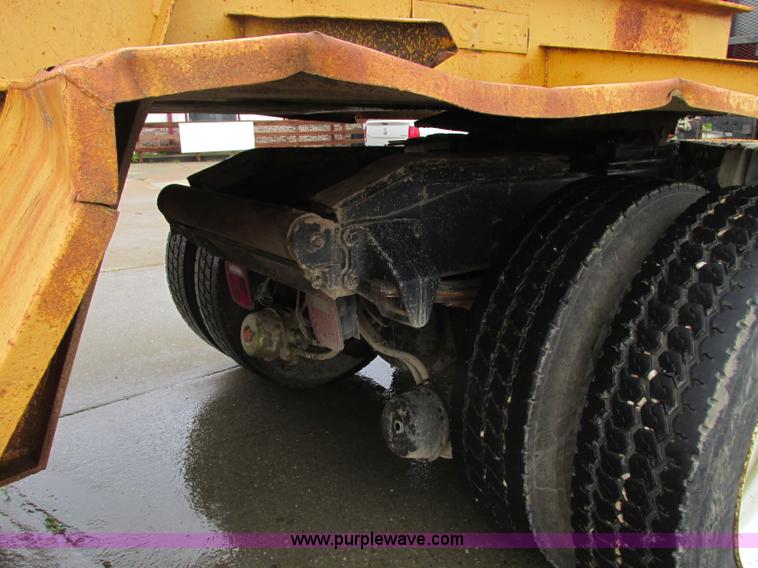 image for item B2986 1990 Freightliner FLD semi truck